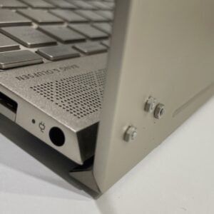 HP製ノートパソコンの画面が浮いてきた症状に対しての修理後画像