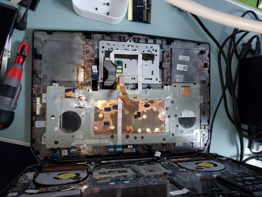 【パソコン修理】DELL ALIENWARE 15 P42F ゲーミングノートパソコンの電源コネクタ故障 | 武蔵小杉のパソコン修理の専門店 ...