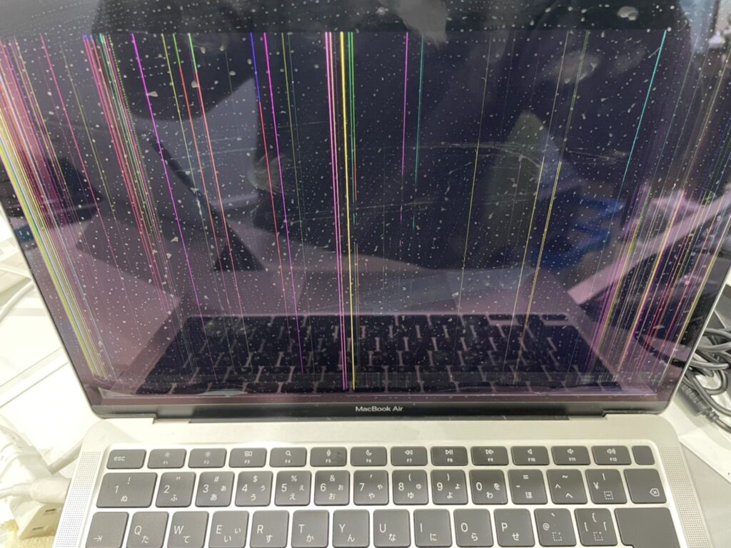 MacBookAirの画面修理。割れてしまったApple製品の画面の修理。 – 武蔵