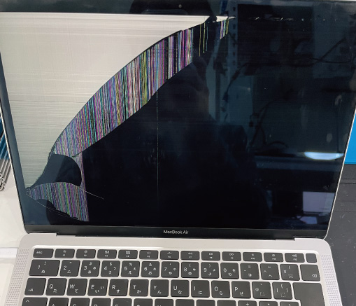 液晶画面が正常に映らないMacBook