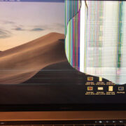 画面が壊れてにじんでしまっているMacBookPro,A2338,Late2020,M1モデル