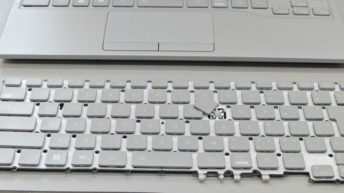 キーが外れた！キーボード全交換で修理した事例｜品川10分・渋谷13分｜デジタルサポート武蔵小杉