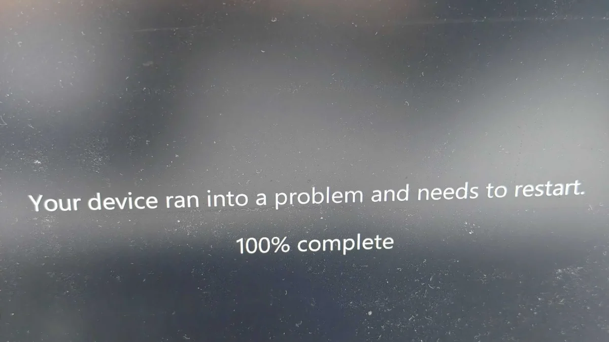 Windows 11 25H2で黒い画面から起動しない原因と対処法